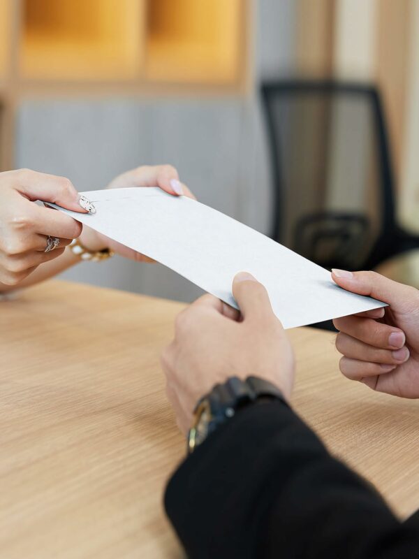 6x9 White Envelopes Self Seal 250 Pack for Mailing, Organizing, Storage - Image 4